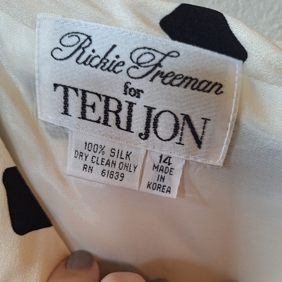 Rickie Freeman for Teri Jon 100% Silk Cream/Black Shift Dress Womens Size 14 - Picture 2 of 7